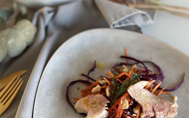 Rauwkost salade zoetzuur met gerookte forel